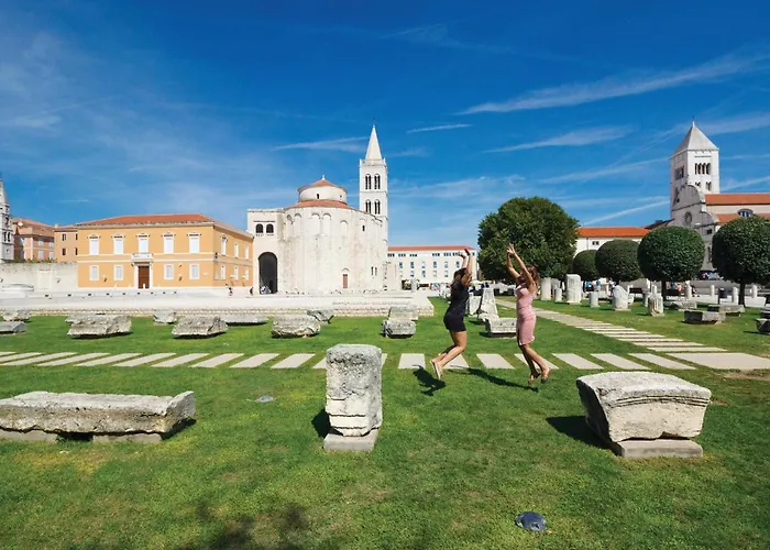 Apartamento Amazing In With Wifi Zadar